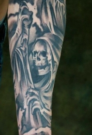 简单设计的黑色死亡骷髅手臂纹身图案