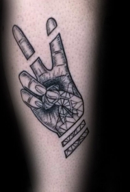 手臂雕刻风格黑色线条人手纹身图案