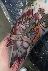 old school彩色的恶魔手和十字架手臂纹身图案
