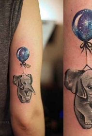 手臂可爱的大象和气球彩色纹身图案