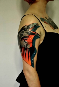 手臂明亮的乌鸦与星空纹身图案