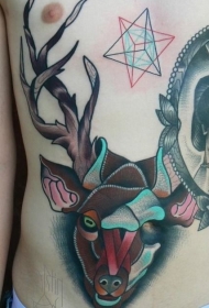 彩色鹿头和几何侧肋纹身图案