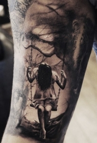 写实风格女孩在黑暗森林手背纹身图案