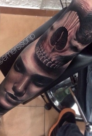 黑灰风格恶魔骷髅和女人手臂纹身图案