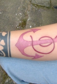 经典的粉红色船锚手臂纹身图案
