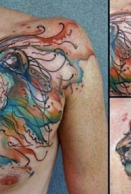 胸部五彩斑斓的狮子头纹身图案