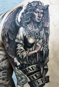 复古风格的黑白天使和字母纹身图案