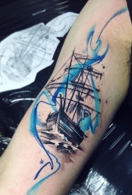 手臂帆船与蓝色曲线纹身图案