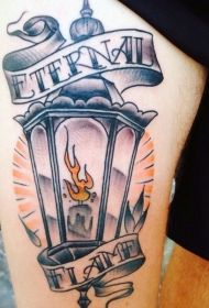 大腿黑灰灯和燃烧的蜡烛纹身图案