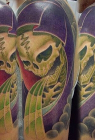 骷髅和斗篷彩色手臂纹身图案