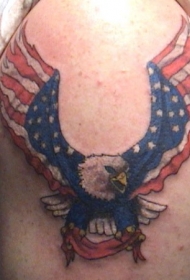 手臂美国国旗翅膀鹰彩色纹身图案