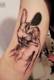 神奇的黑灰风格半人半兔手臂纹身图案