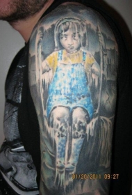 手臂恐怖风格的彩色冷冻女孩纹身图案