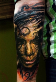 彩色木乃伊女性肖像手臂纹身图案