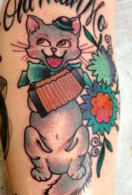 卡通风格的彩色猫与鲜花和手风琴手臂纹身图案