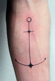 传统简单的黑色线条船锚手臂纹身图案