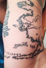 简单的黑色世界地图手臂纹身图案