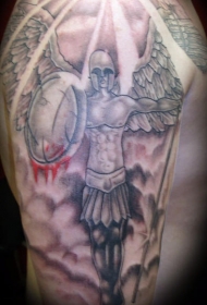 战士天使与盾牌纹身图案