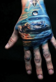 手背3D惊人的彩色大水滴纹身图案
