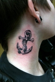 黑色绳子和船锚颈部纹身图案