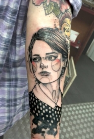 素描式彩色女子脸手臂纹身图案