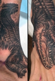 非常写实的黑白邪恶鳄鱼脚踝纹身图案