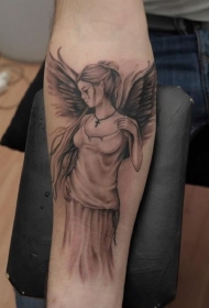 手臂上哭泣的天使纹身图案