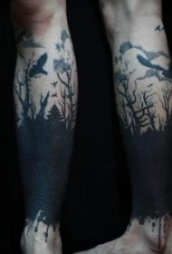 可怕的黑色森林与乌鸦脚踝纹身图案