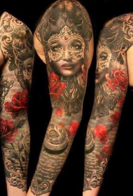 写实的女生肖像与时钟玫瑰手臂纹身图案
