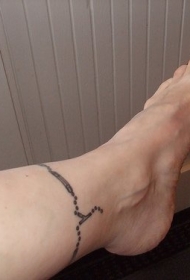 简单的珠子脚踝纹身图案