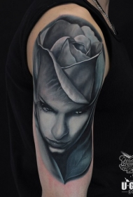 美丽的玫瑰与女性肖像结合手臂纹身图案