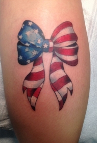 美国国旗的蝴蝶结小腿纹身图案
