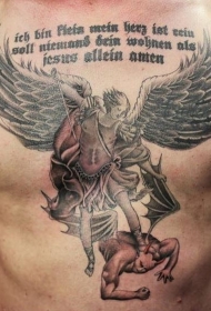 胸部彩色的天使和恶魔字符纹身图案