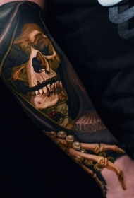 令人毛骨悚然的彩色骷髅骨架与遮光罩手臂纹身图案