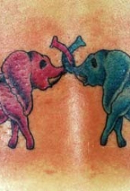 蓝色和粉红色的大象纹身图案