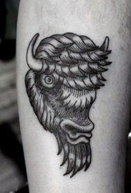 雕刻风格黑色线条牛头手臂纹身图案