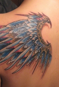 背部彩色3D逼真的羽毛翅膀纹身图案
