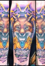 彩色狐狸和珠宝花朵纹身图案