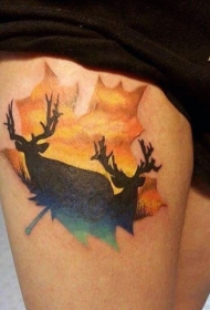 大腿3D五彩的枫叶与鹿和太阳纹身图案