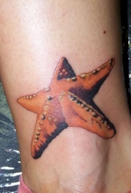 脚踝写实的橙色海星纹身图案