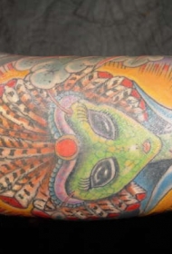 手臂绿色的印度风格外星生物纹身图案