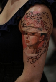 大臂奥黛丽赫本肖像和可爱的帽子3D纹身图案
