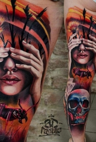 现代传统风格的彩色女人与骷髅蚂蚁腿部纹身图案