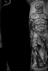 小臂写实的3D男性雕像个性纹身图案