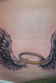 天使翅膀和金色光环纹身图案