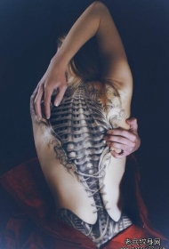 背部撕皮脊椎骨3d纹身图案