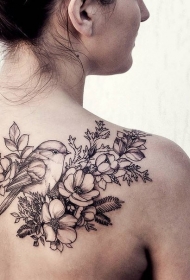 背部3D花朵与小鸟黑色纹身图案