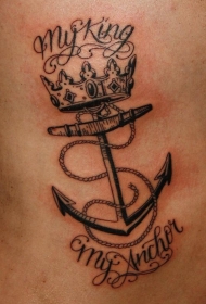黑白船锚和皇冠字母纹身图案