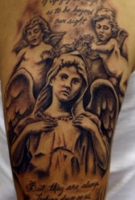 大天使和两个小天使纪念黑色字母纹身图案