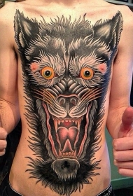 胸部传统的恐怖美式动物头纹身图案
